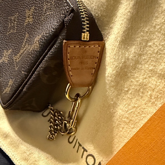 Louis Vuitton Mini Pochette Accessories in Monogram with NEW strap - Picture 2 of 6